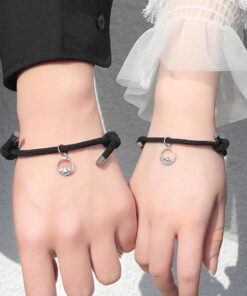 Attirer les bracelets pour les couples