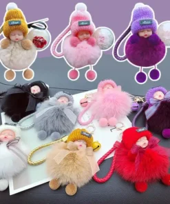 Jolie poupée en peluche de simulation